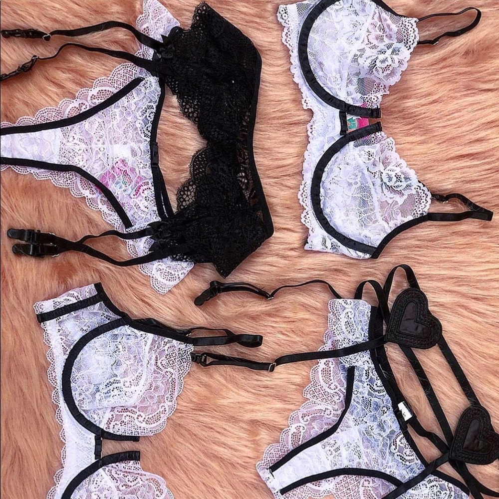 Wired bra, panty,garter belt & Thigh-High Socks - Picture 3 of 12